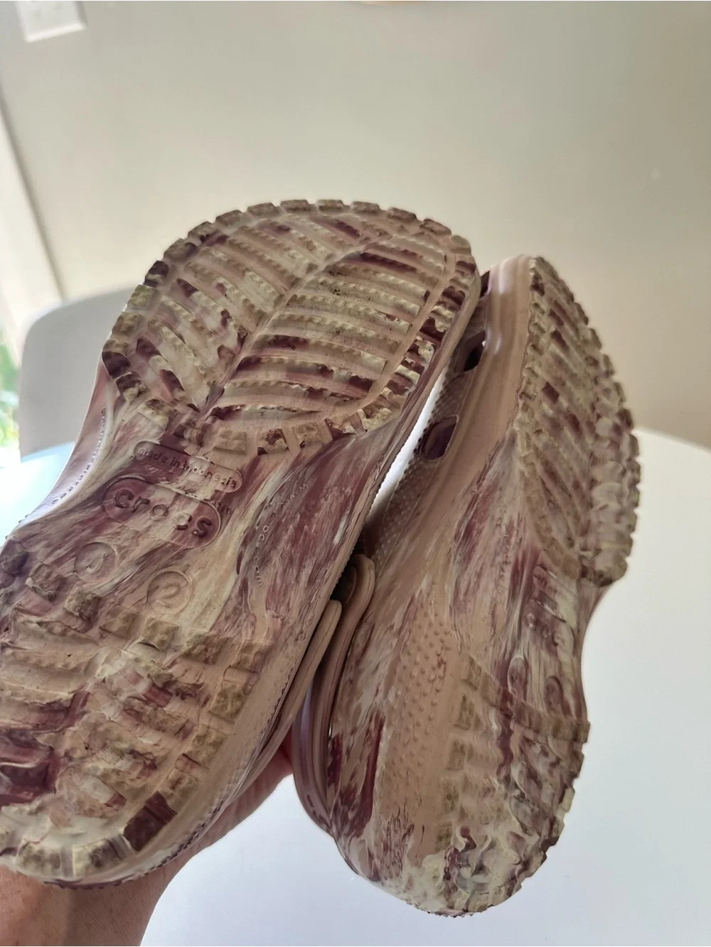 CROCS Kids Marbled Pink & Cream Slip-On Clogs